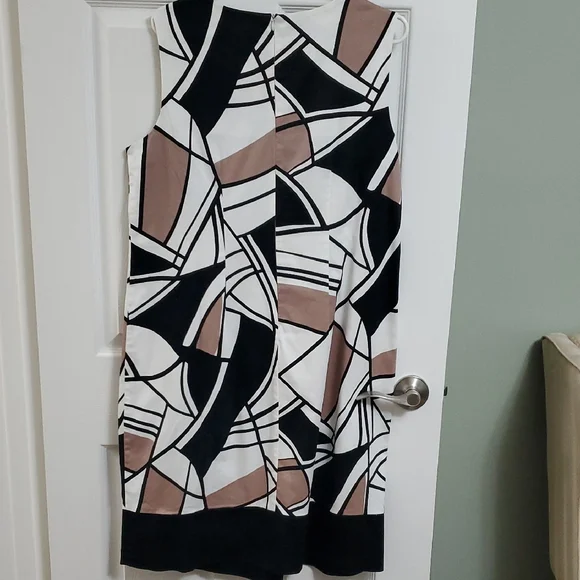 Chic Abstract Patterned Midi Dress - Picture 3 of 5